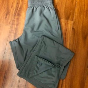 Gently Used Men’s Under Armour Windbreaker Pants